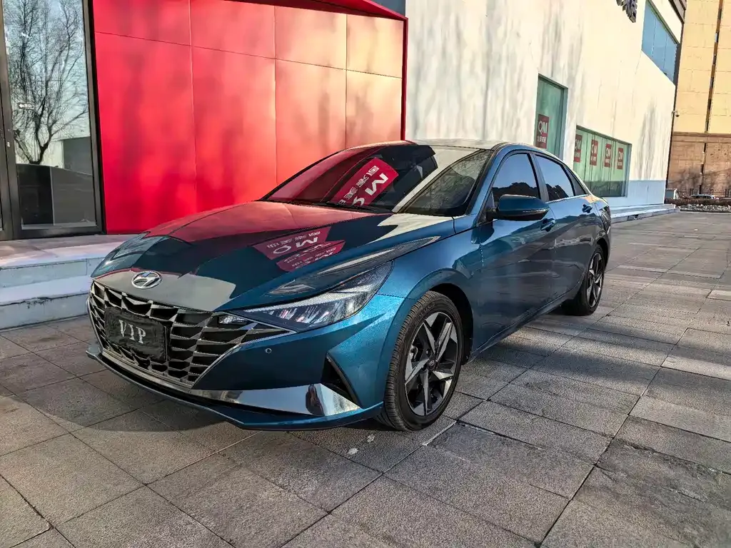 Hyundai Elantra — фото 1