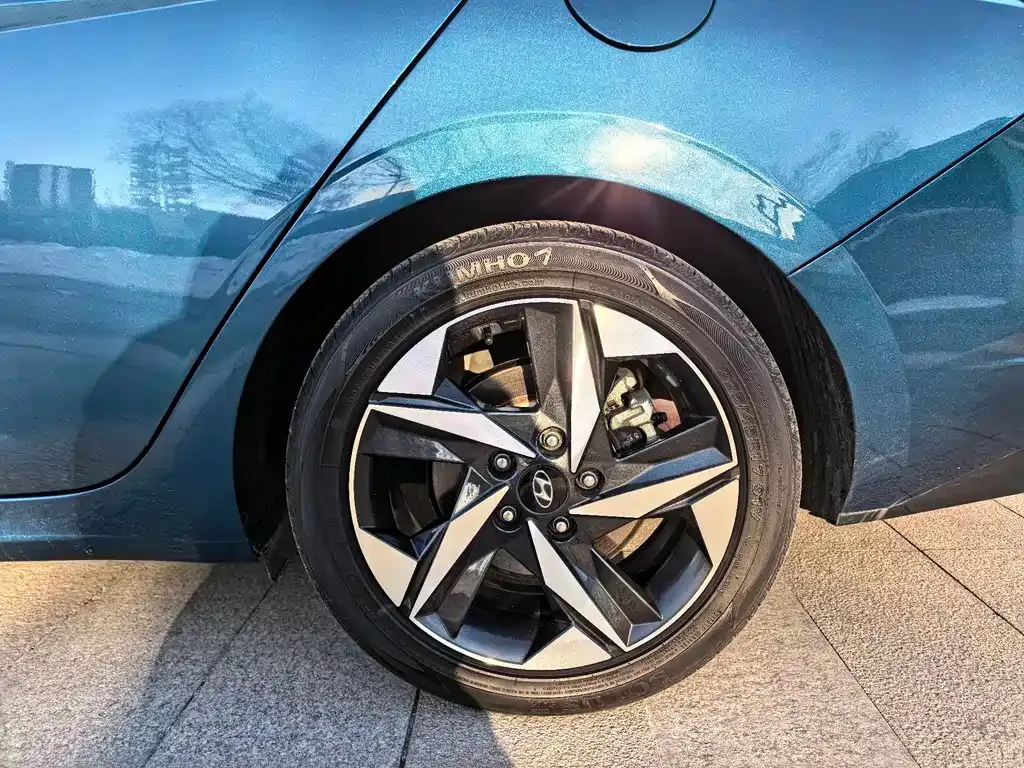 Hyundai Elantra — фото 5