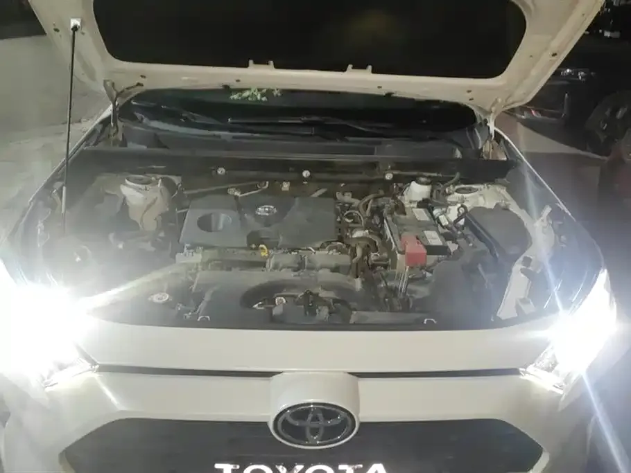 Toyota RAV4 — фото 10