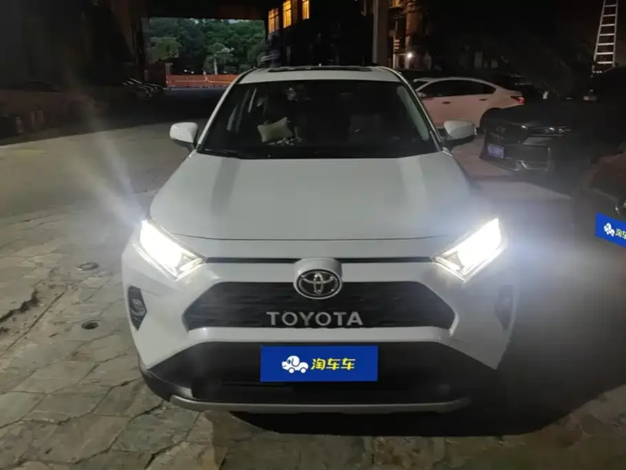 Toyota RAV4 — фото 3