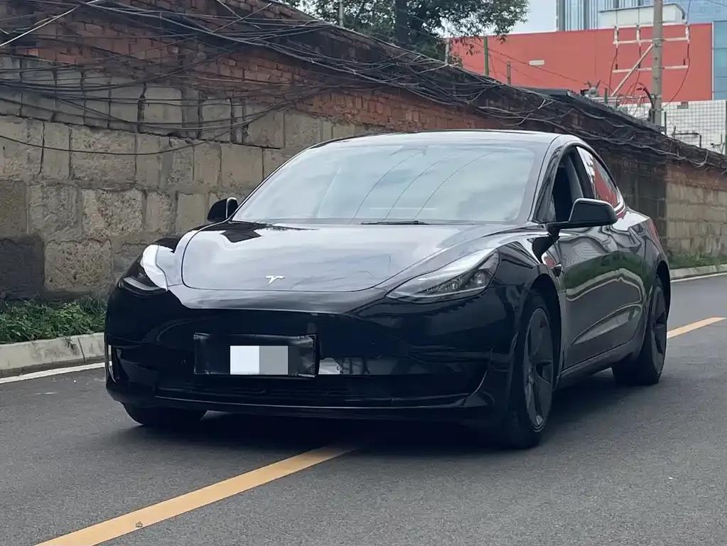 Tesla Model 3 — фото 1