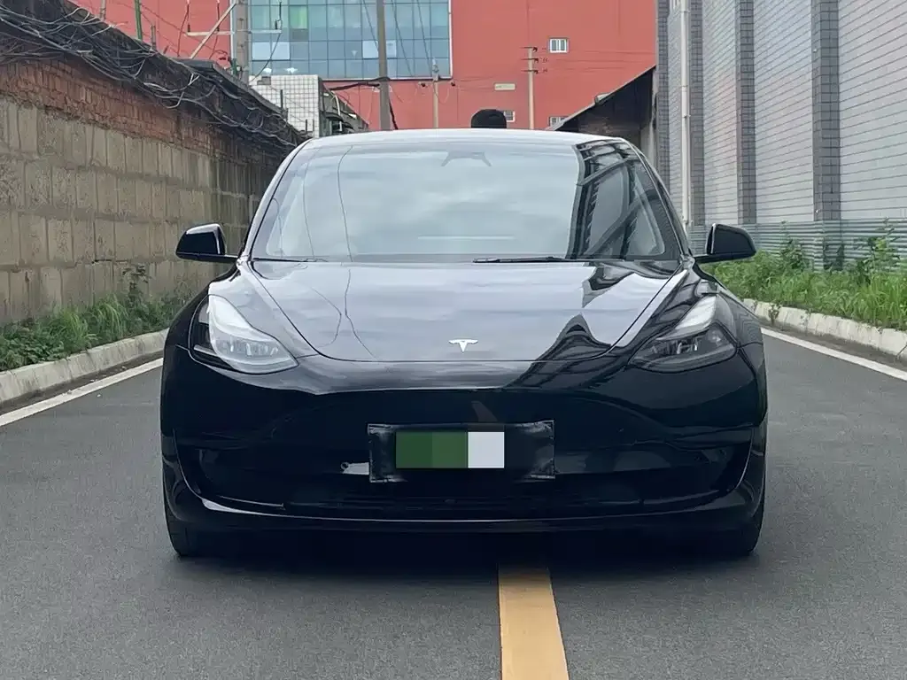 Tesla Model 3 — фото 4