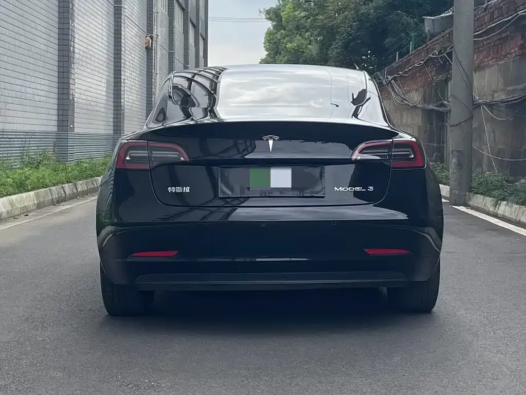 Tesla Model 3 — фото 5