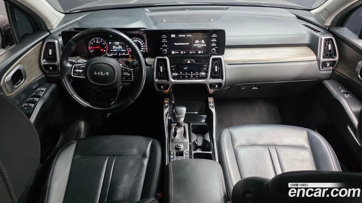 Kia Sorento — фото 8