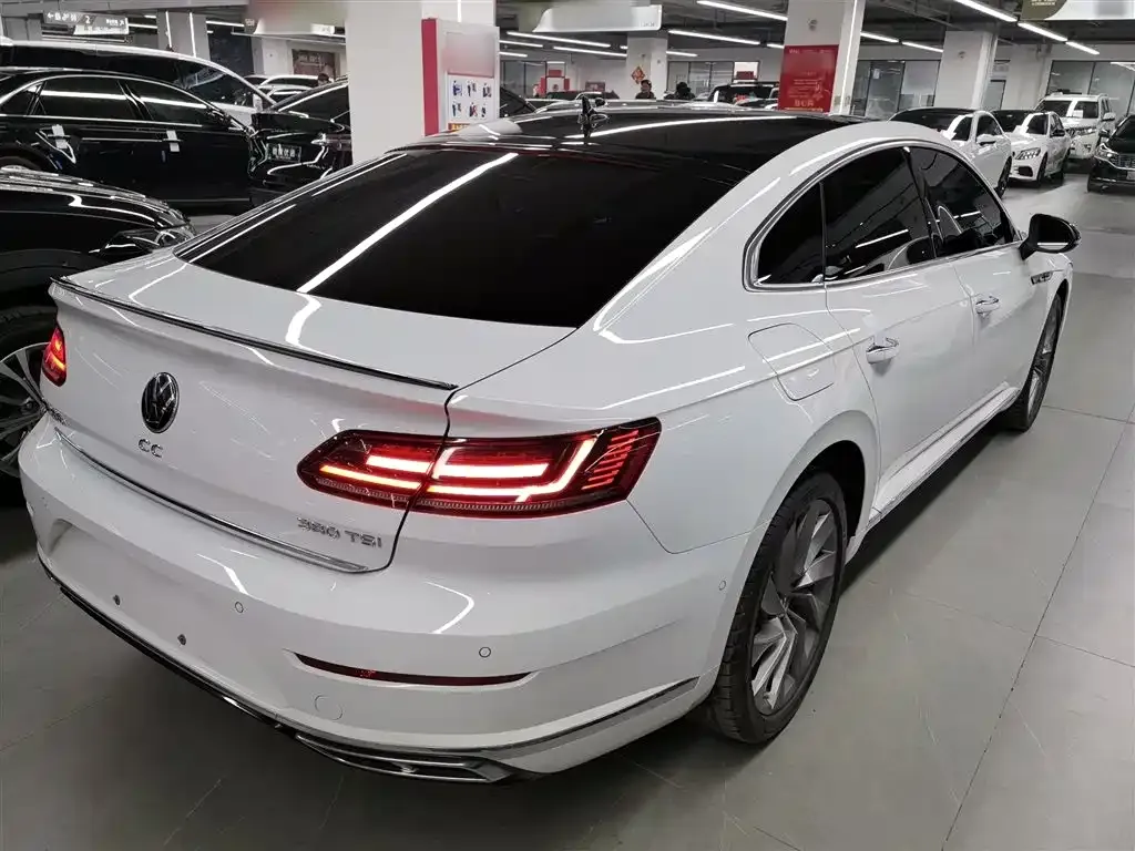 Volkswagen CC 2022 из CN, фото 7