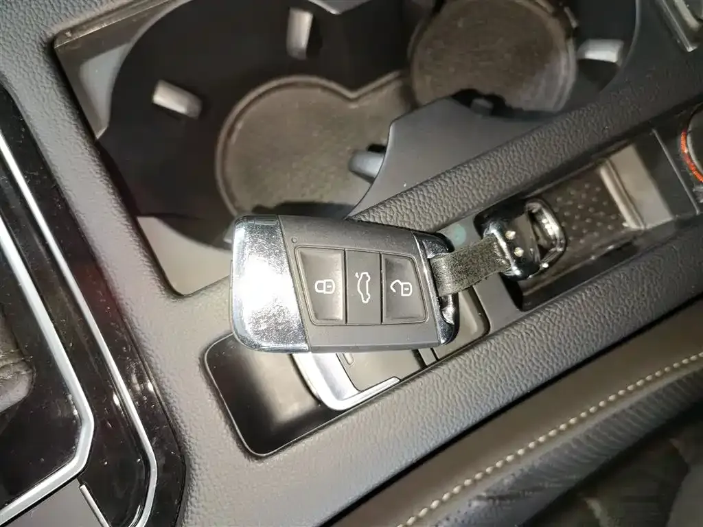 Volkswagen CC 2022 из CN, фото 2