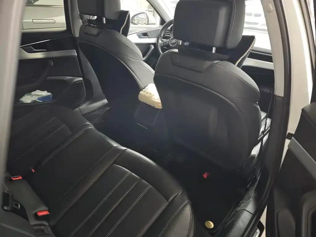 Audi A4L 2023 из CN, фото 5