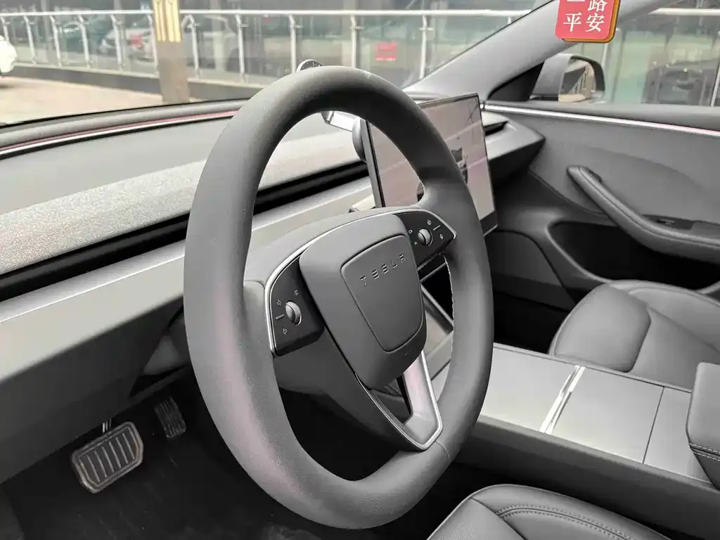 Tesla Model 3 — фото 2