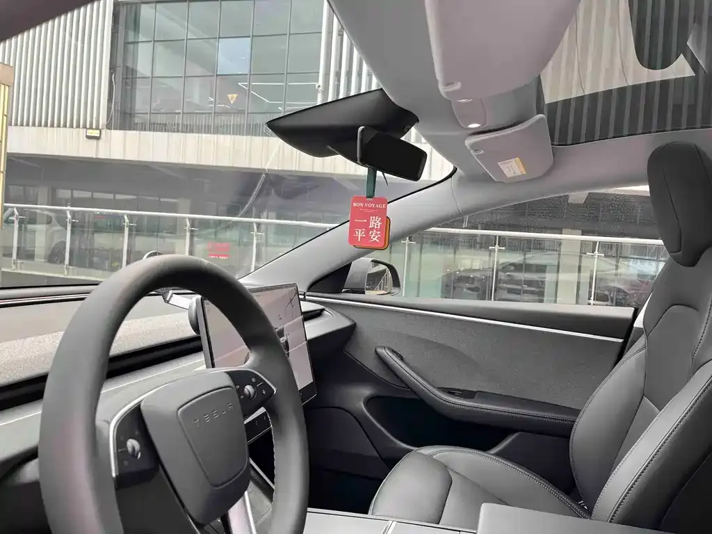 Tesla Model 3 — фото 5