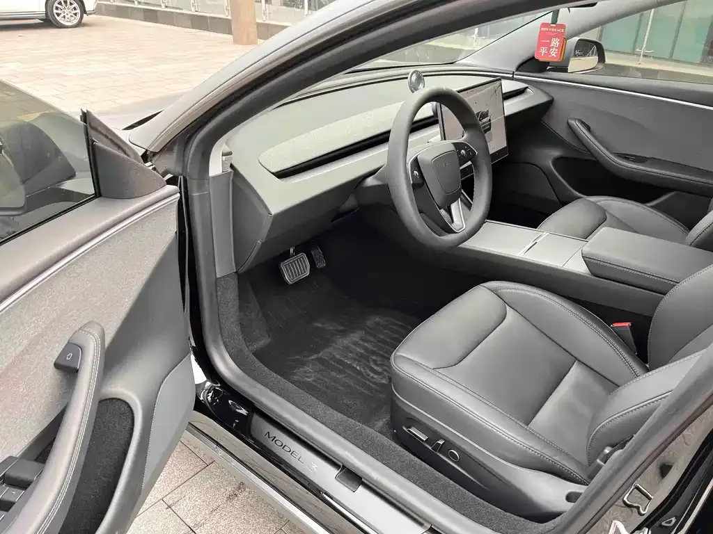 Tesla Model 3 — фото 10