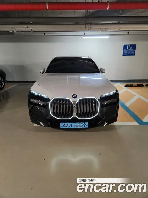 BMW i7 — фото 1
