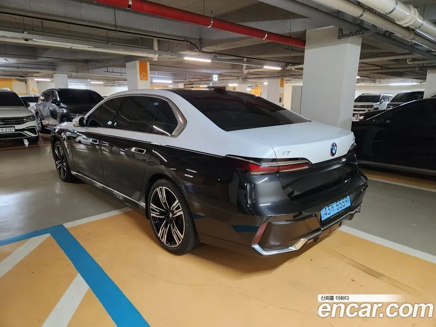 BMW i7 — фото 3