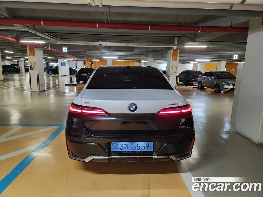 BMW i7 — фото 4