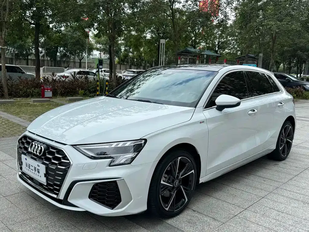 Audi A3 2024 из CN, фото 1