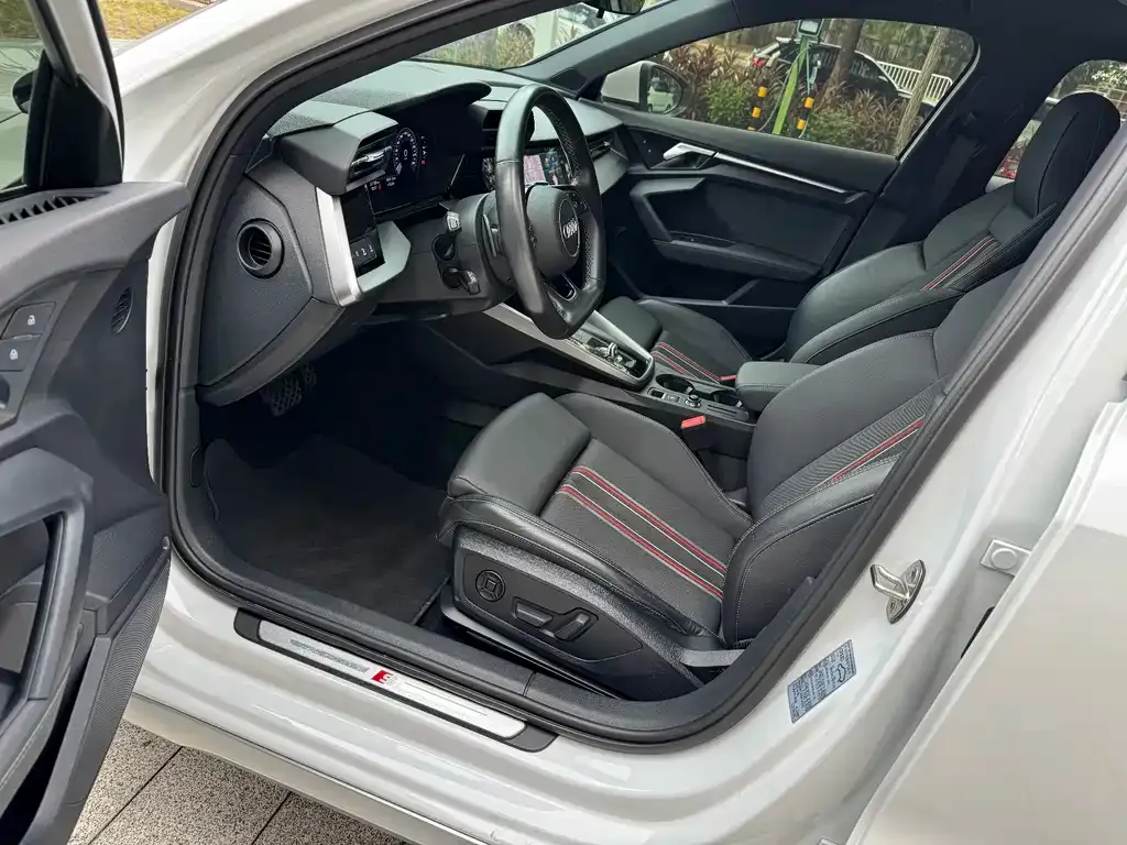 Audi A3 2024 из CN, фото 4