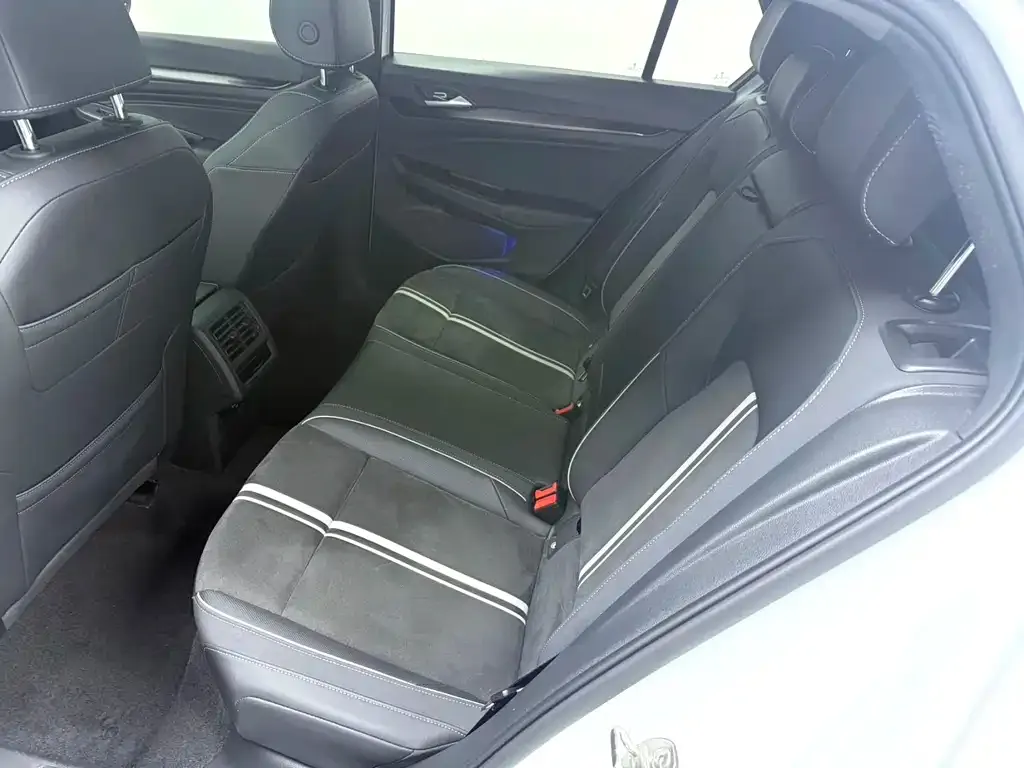 Volkswagen Golf 2022 из CN, фото 6