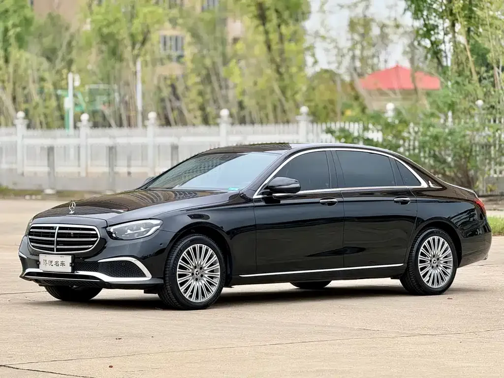 Mercedes-Benz E-Class — фото 1
