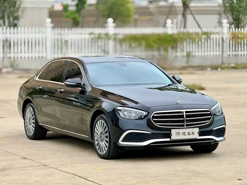 Mercedes-Benz E-Class — фото 9