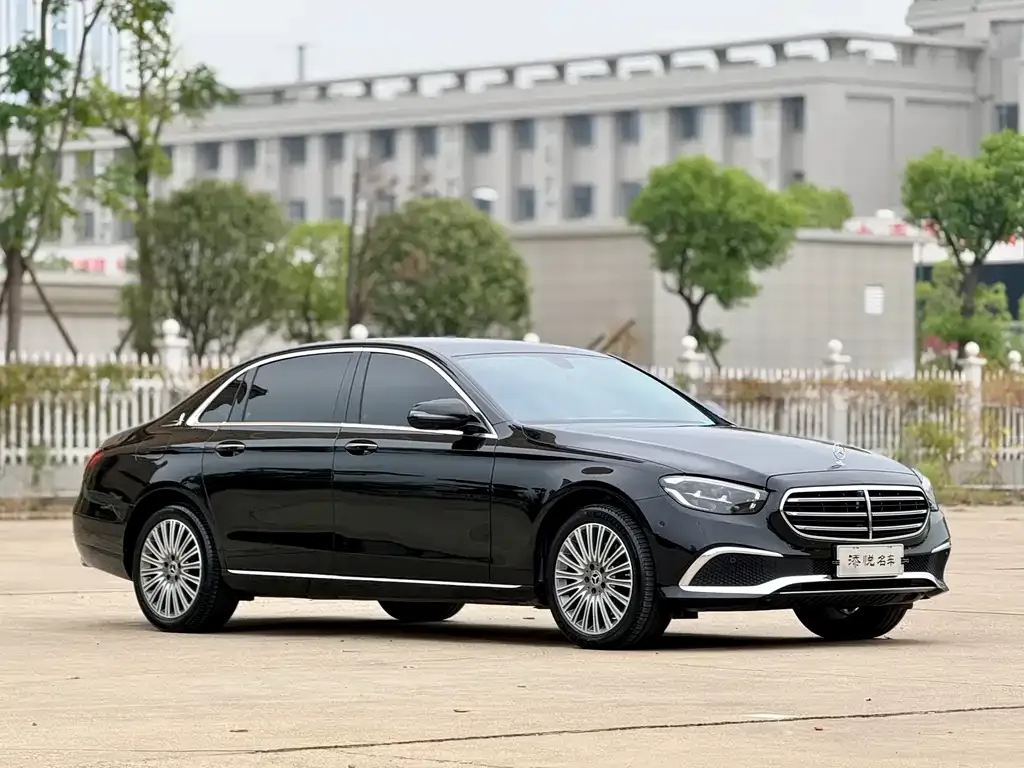 Mercedes-Benz E-Class — фото 8