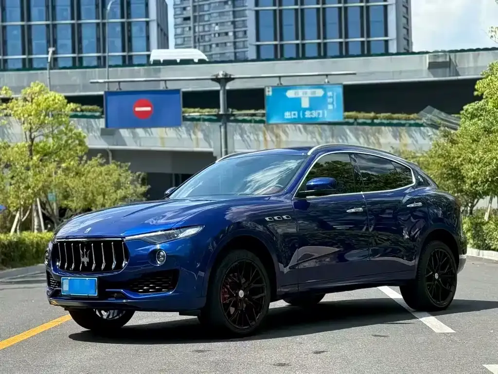 Maserati Levante — фото 1