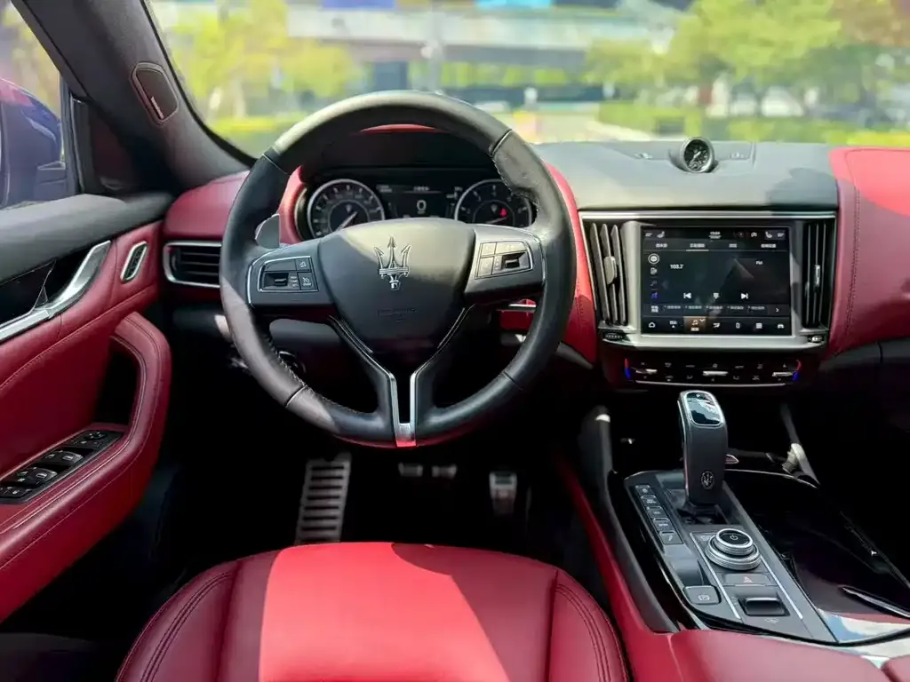 Maserati Levante — фото 9
