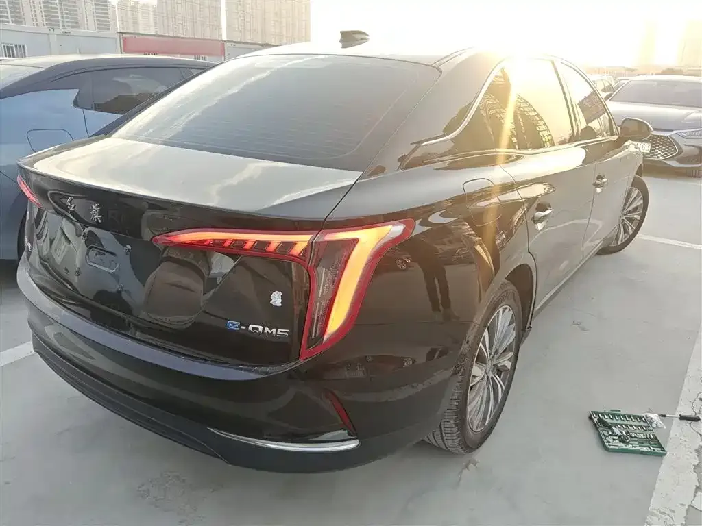 Hongqi E-QM5 2023 из CN, фото 8
