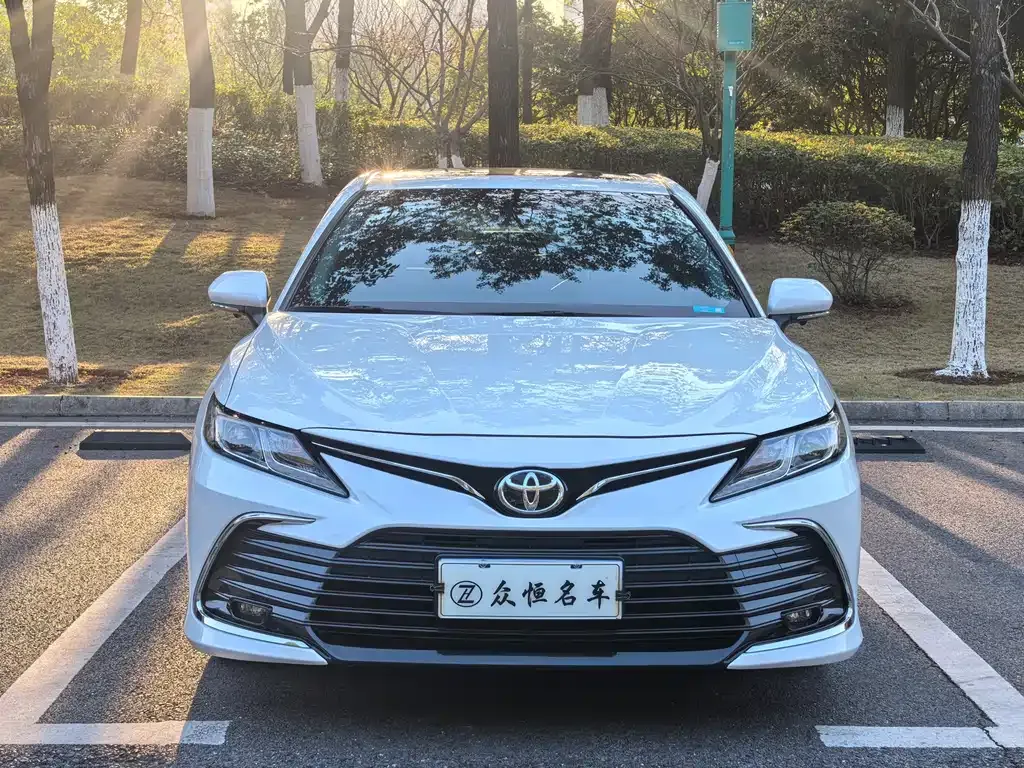 Toyota Camry — фото 6