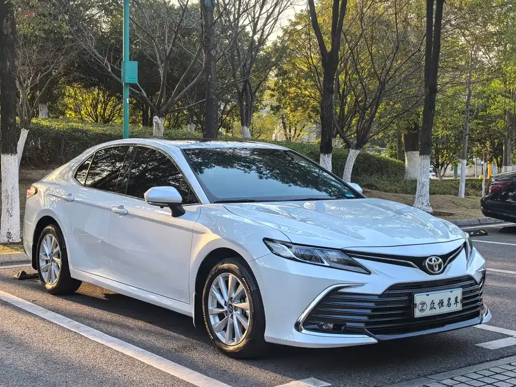 Toyota Camry — фото 9