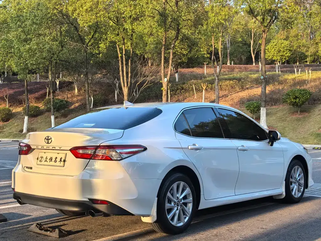 Toyota Camry — фото 10