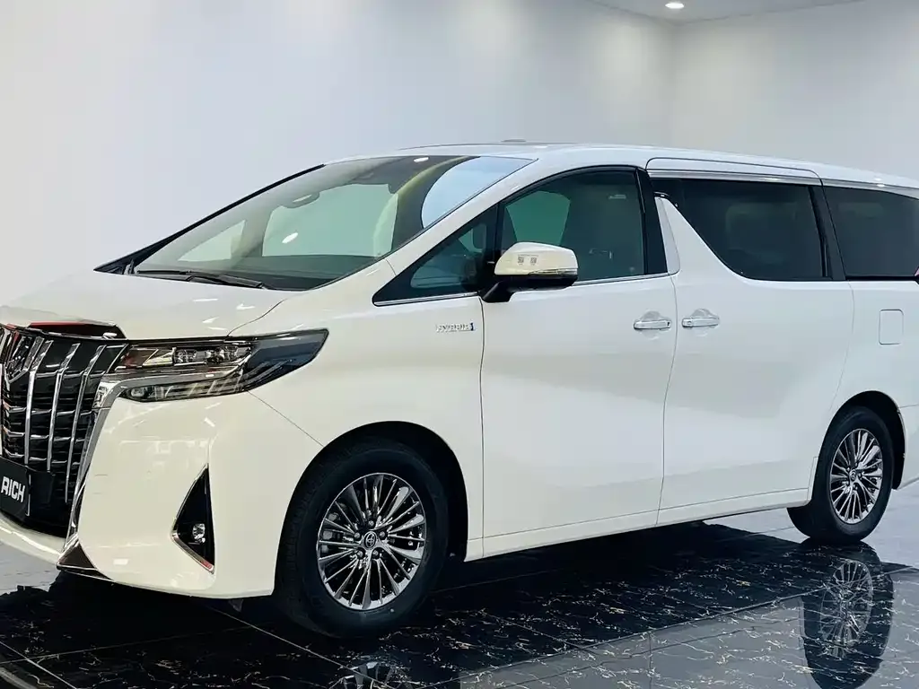 Toyota Alphard — фото 1
