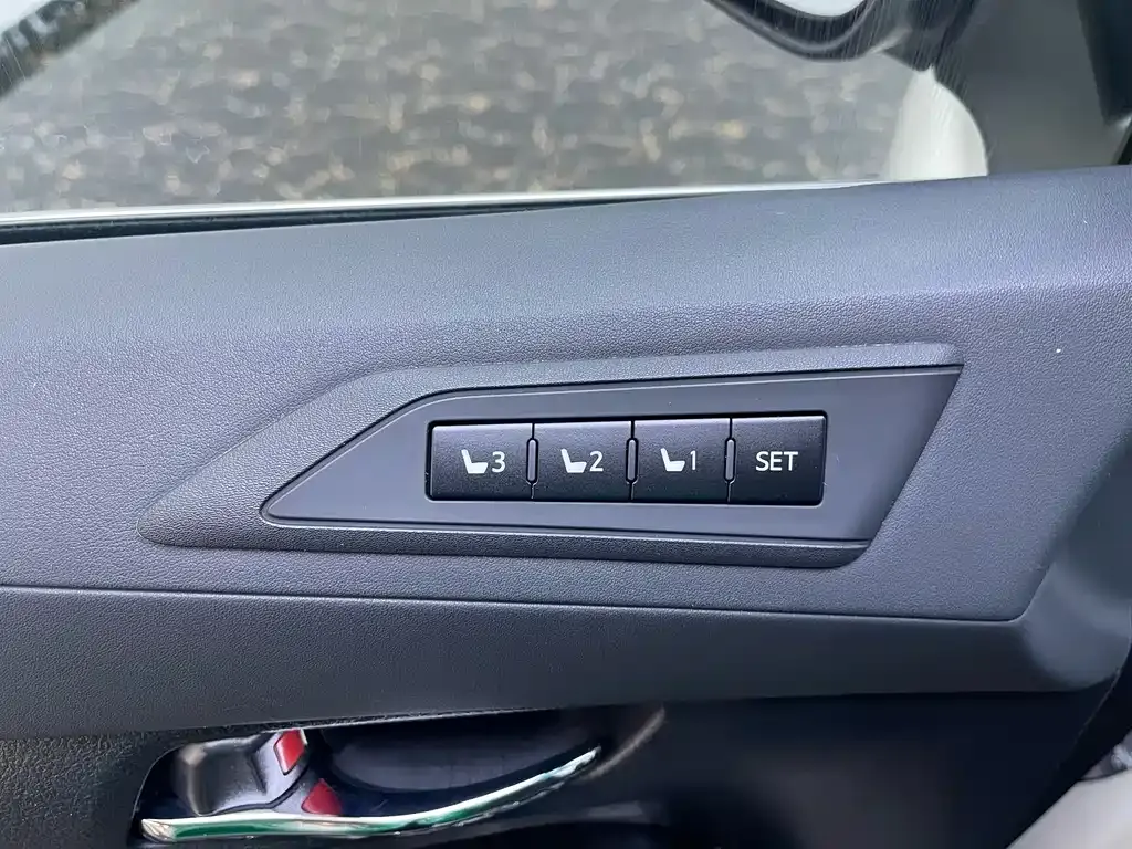 Toyota Alphard — фото 6