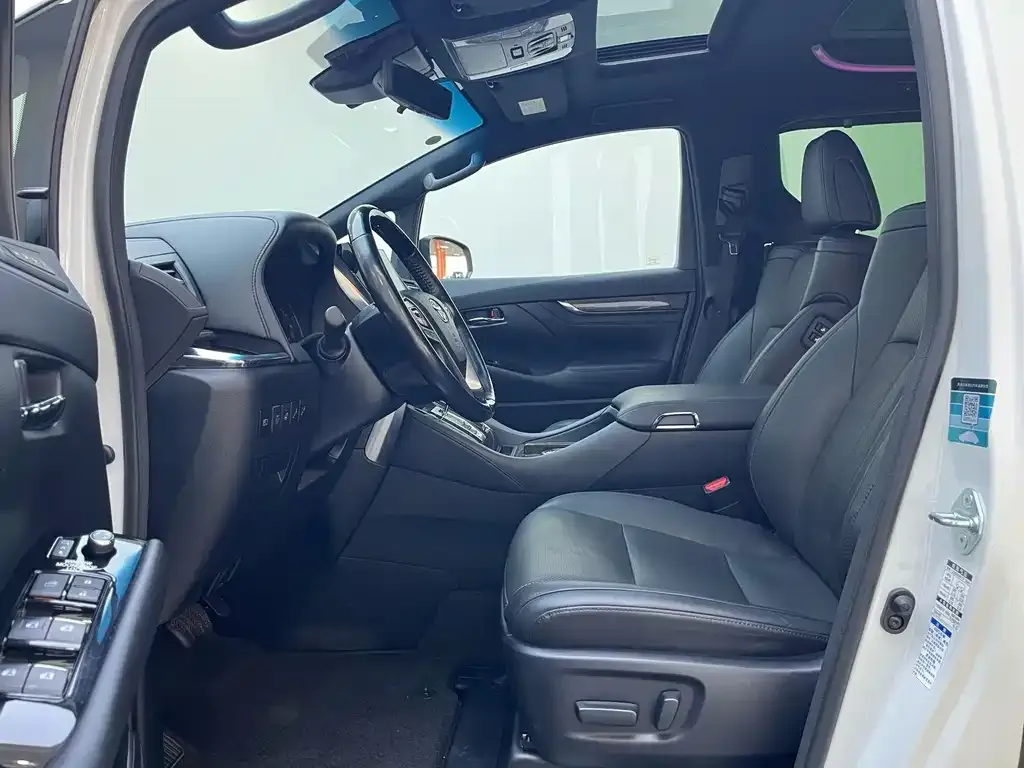 Toyota Alphard — фото 3