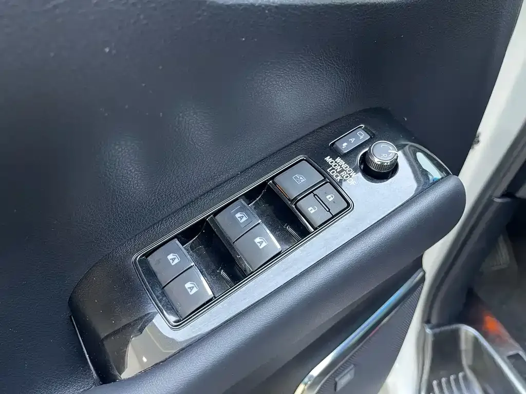 Toyota Alphard — фото 8