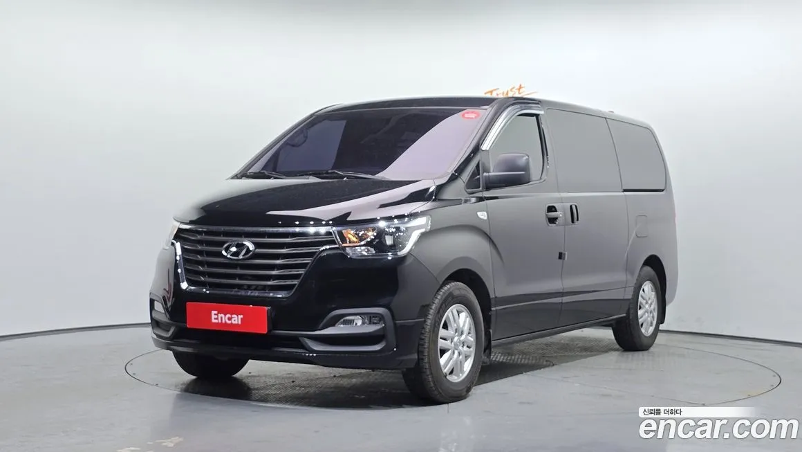 Hyundai Starex — фото 1