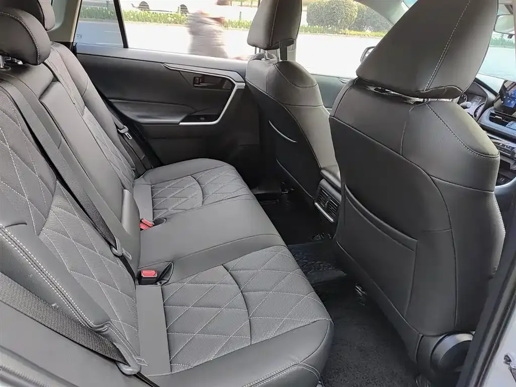 Toyota RAV4 2025 из CN, фото 2