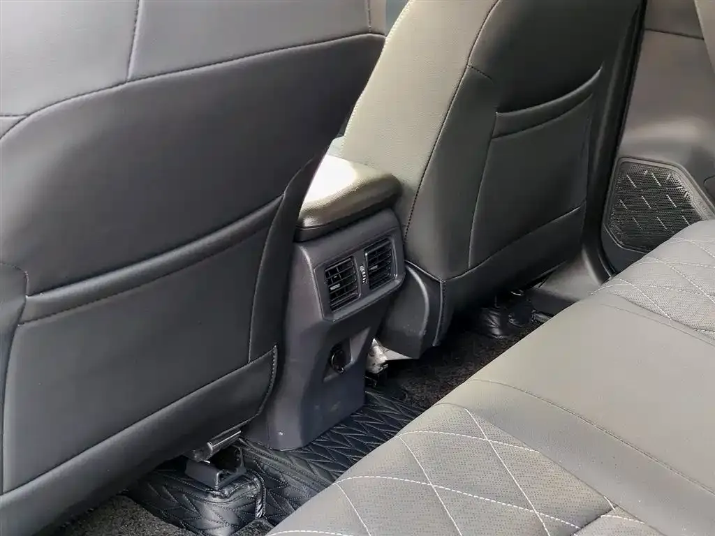 Toyota RAV4 2025 из CN, фото 3