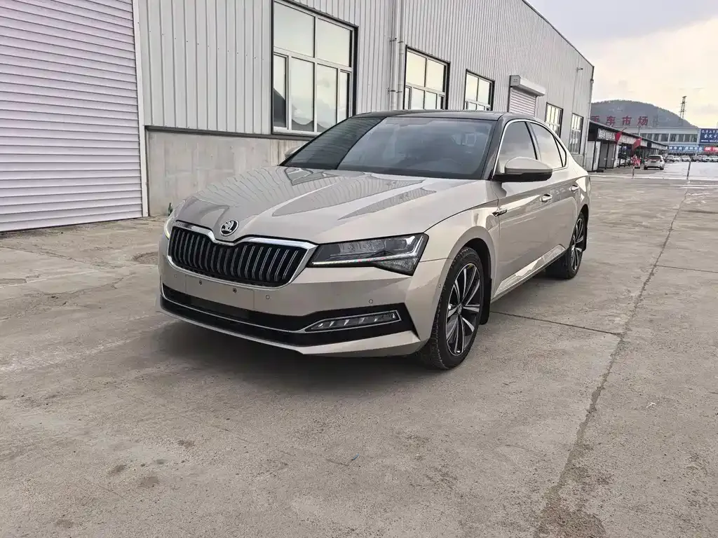 Skoda Superb — фото 1