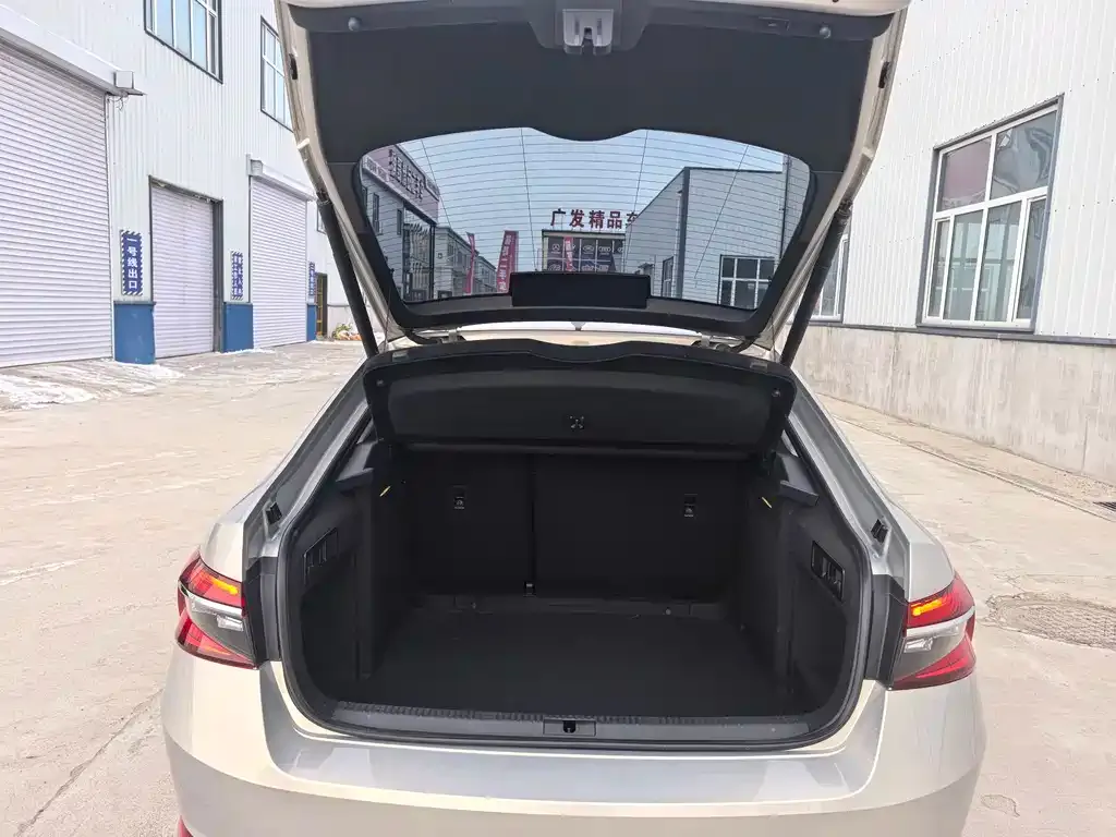 Skoda Superb — фото 2