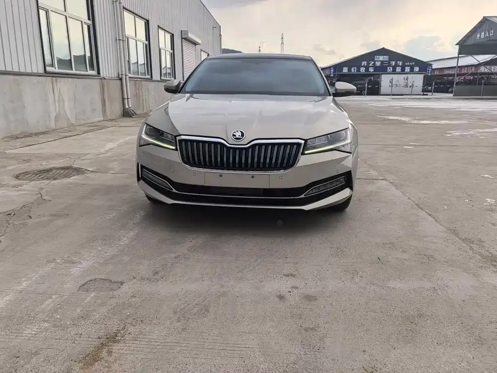 Skoda Superb — фото 5