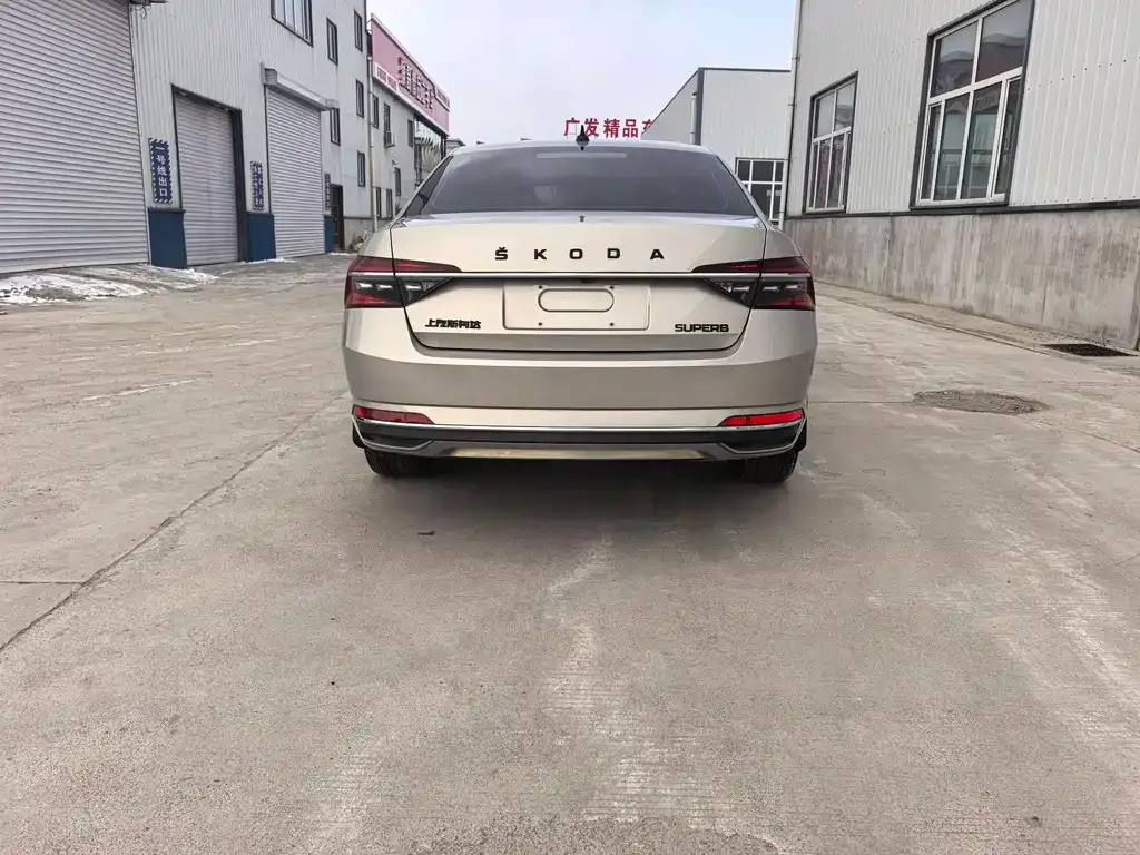 Skoda Superb — фото 4