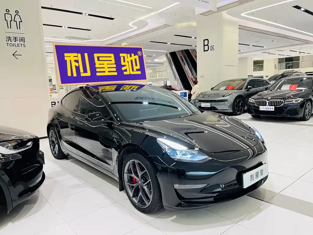 Tesla Model 3 — фото 3