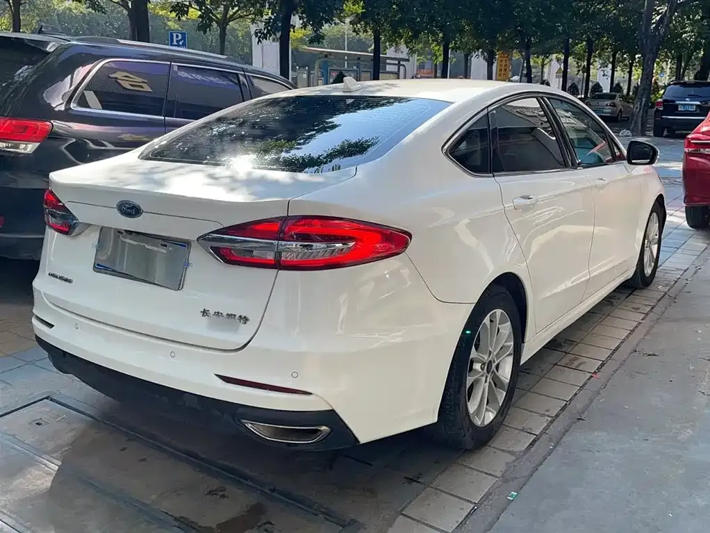 Ford Mondeo — фото 10