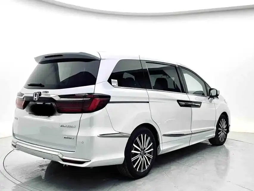 Honda Elysion 2023 из CN, фото 6