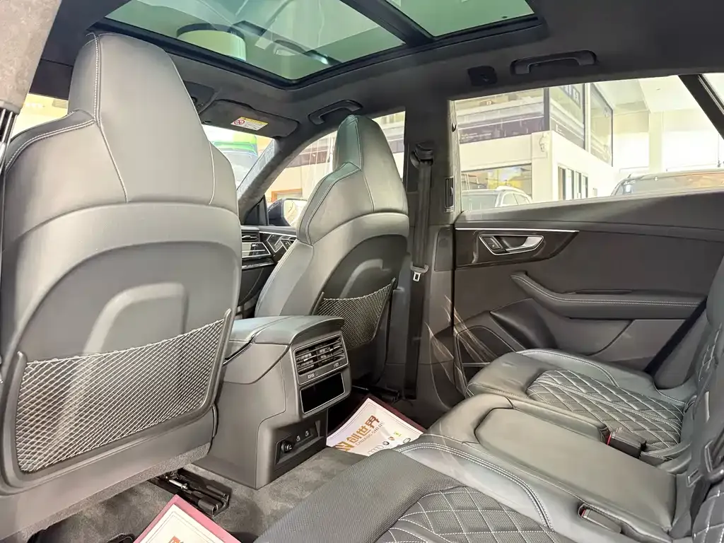 Audi Q8 2023 из CN, фото 4