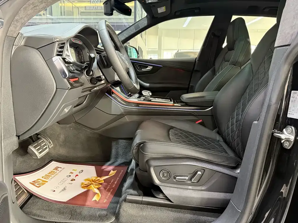 Audi Q8 2023 из CN, фото 2
