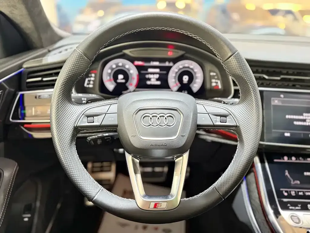Audi Q8 2023 из CN, фото 10