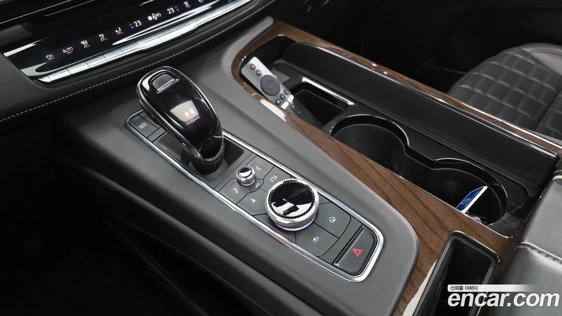 Cadillac Escalade 2024 из KR, фото 8