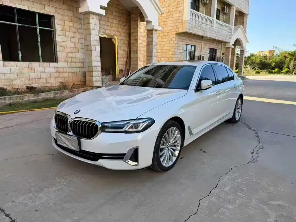 BMW 5 Series — фото 1