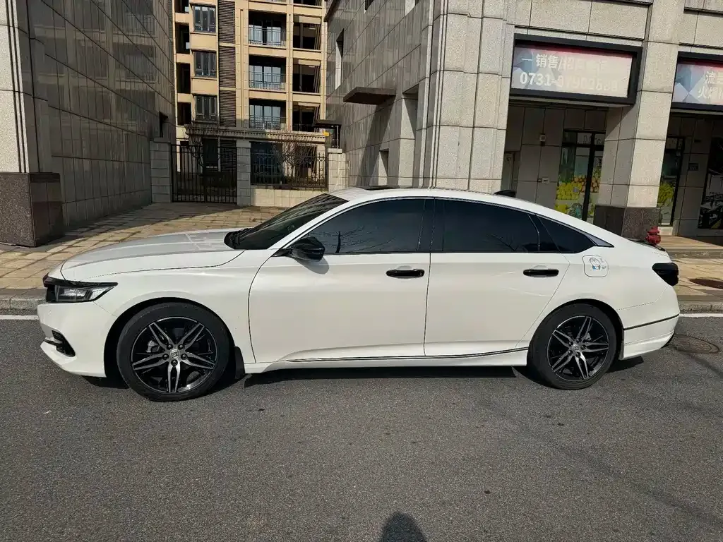 Honda Accord — фото 9
