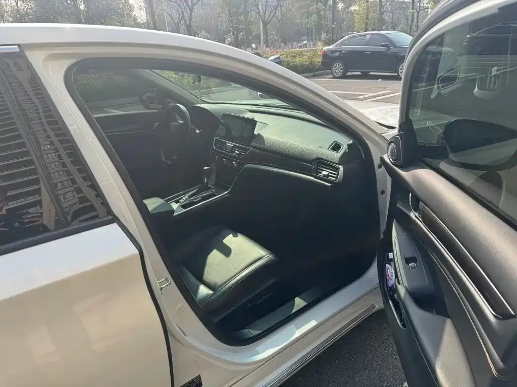 Honda Accord — фото 10